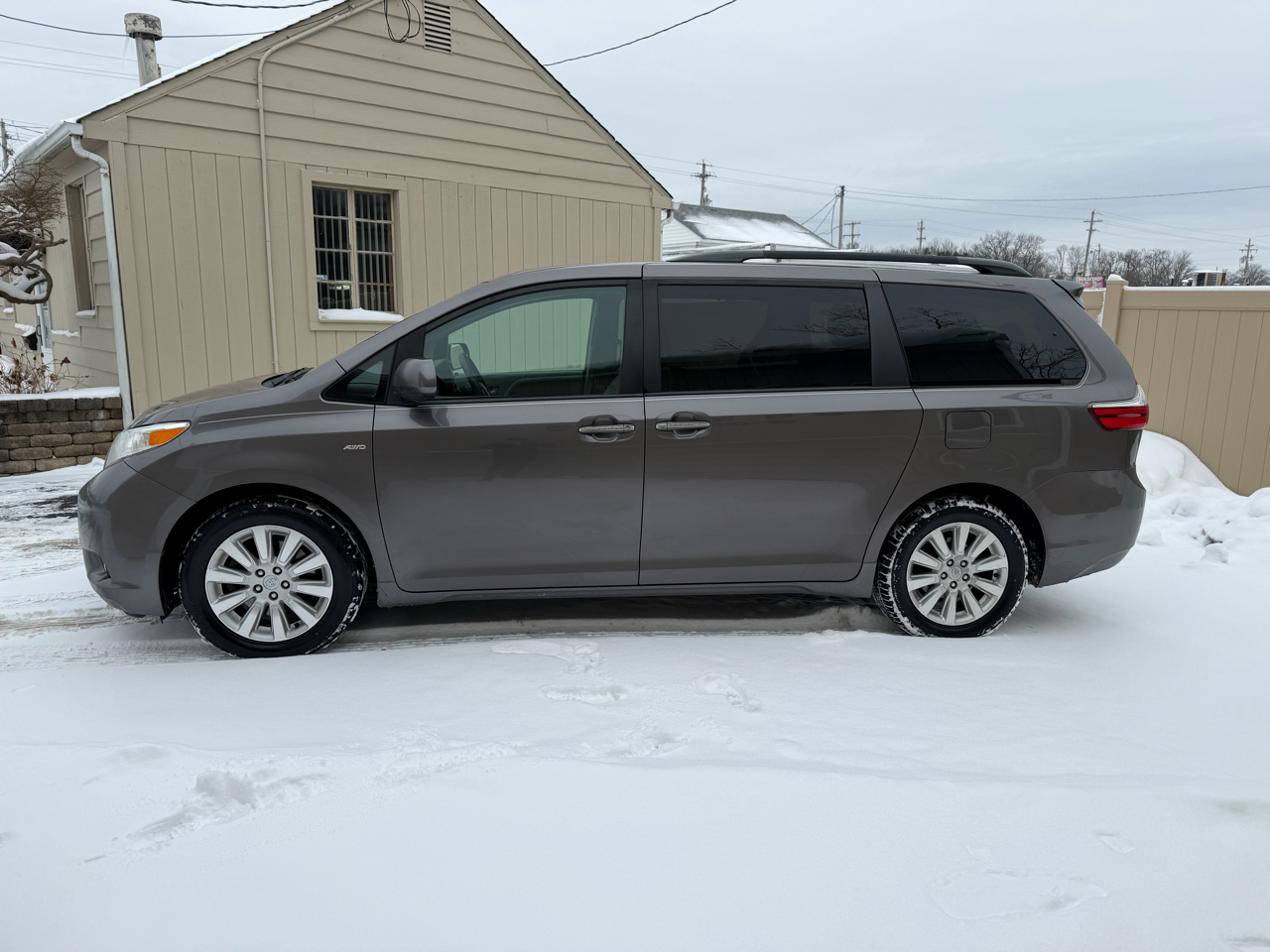 Toyota Sienna XLE Premium AWD 7-Passenger V6 2016