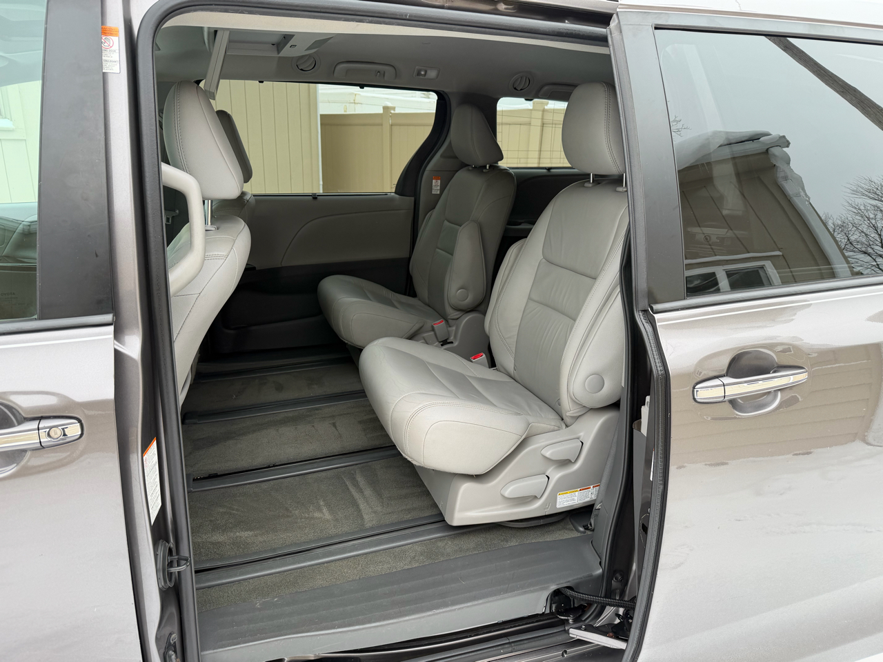 Toyota Sienna XLE Premium AWD 7-Passenger V6 2016