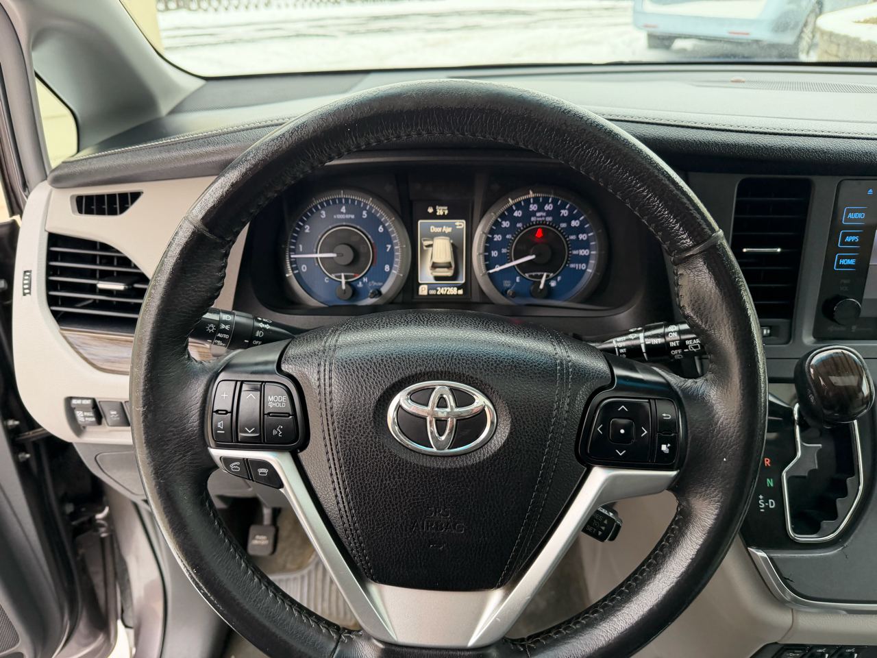 Toyota Sienna XLE Premium AWD 7-Passenger V6 2016