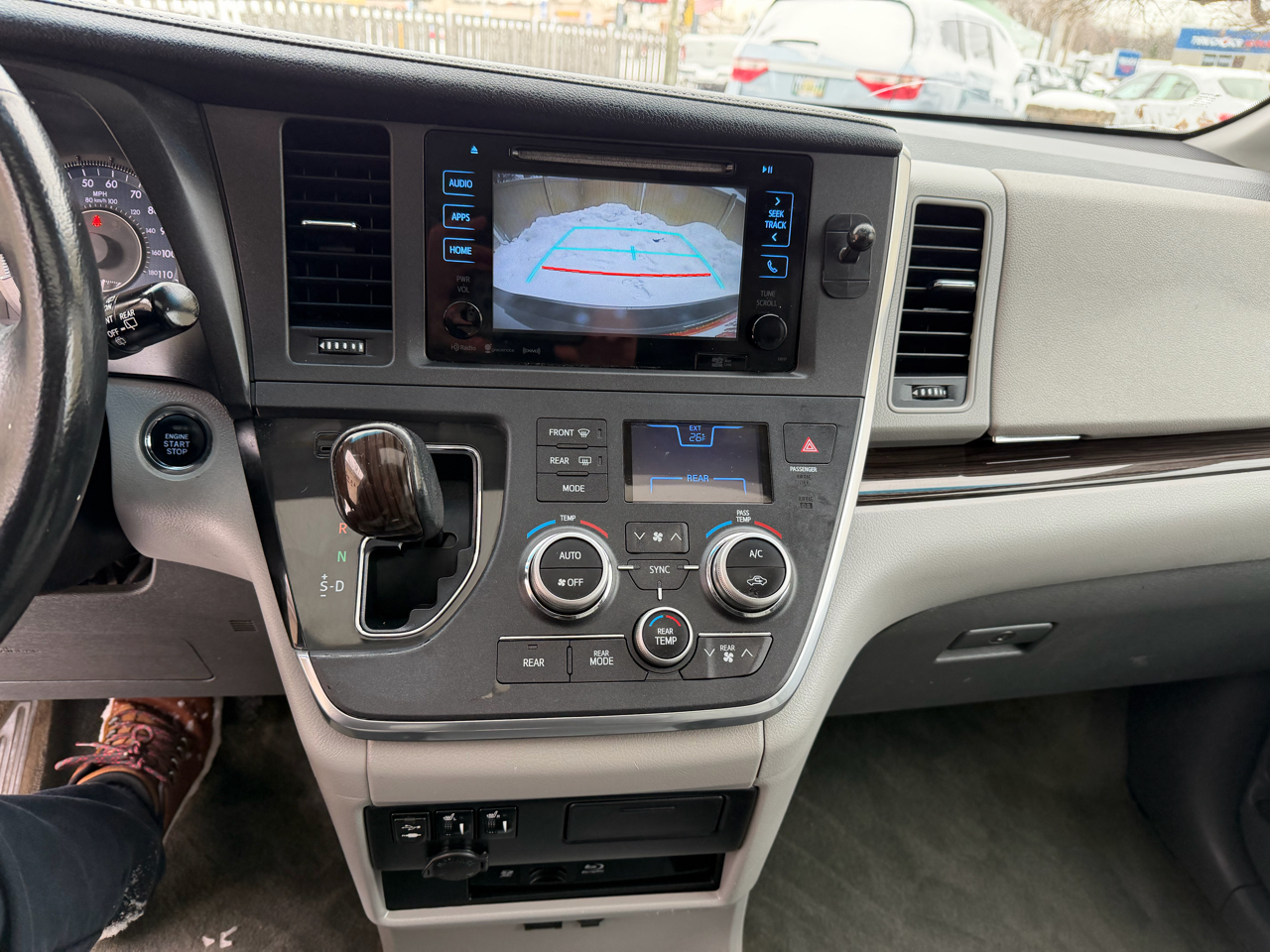 Toyota Sienna XLE Premium AWD 7-Passenger V6 2016