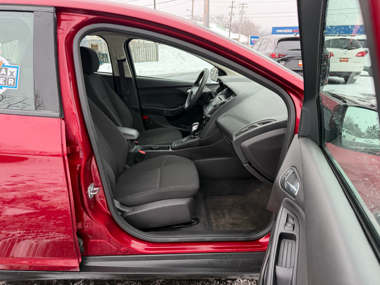 Ford Focus SE Sedan 2016