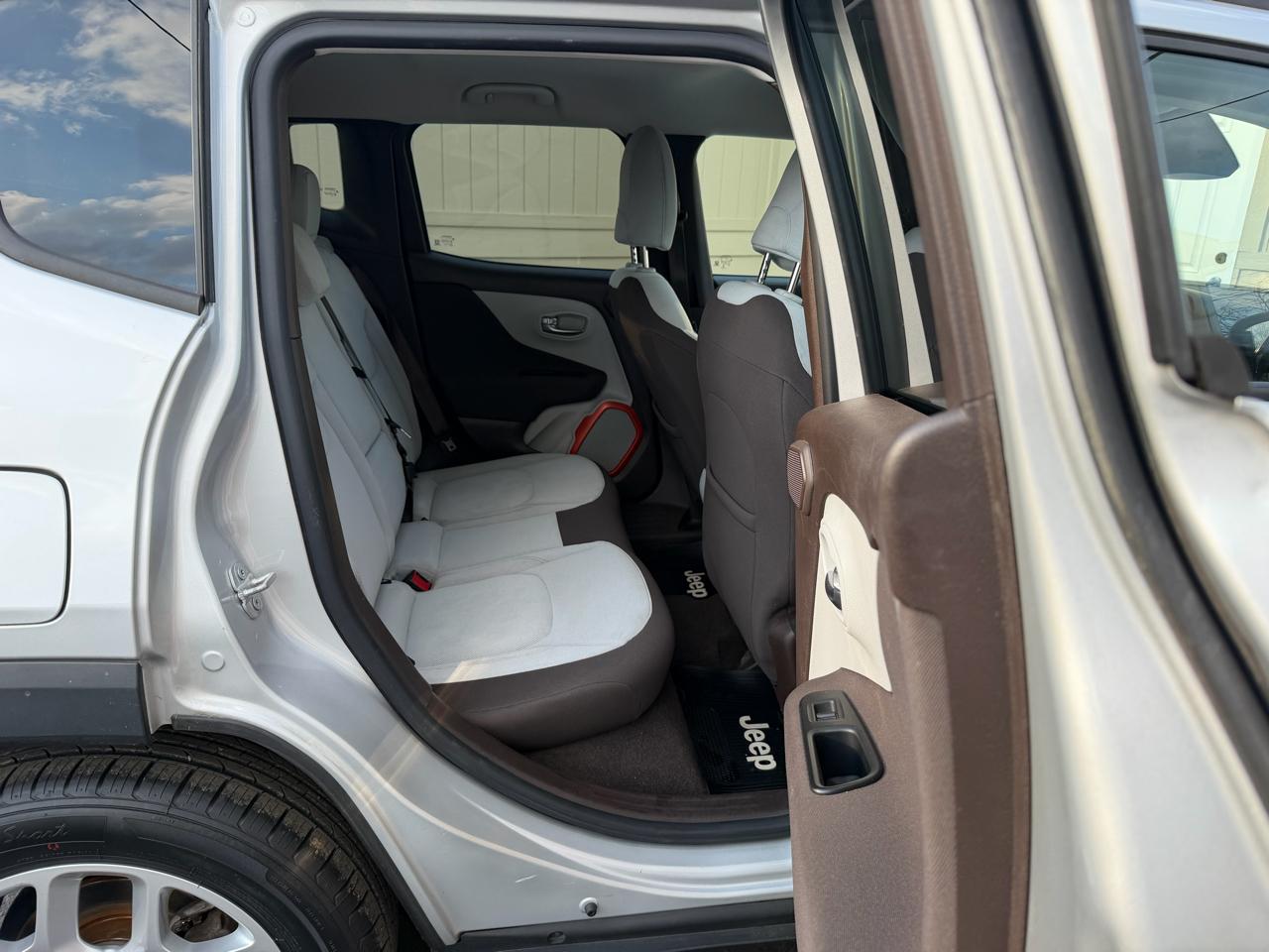 Jeep Renegade Latitude 4D SUV FWD 2015