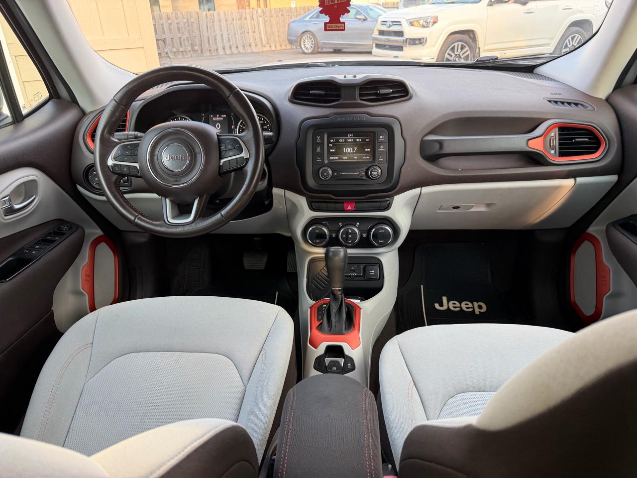 Jeep Renegade Latitude 4D SUV FWD 2015