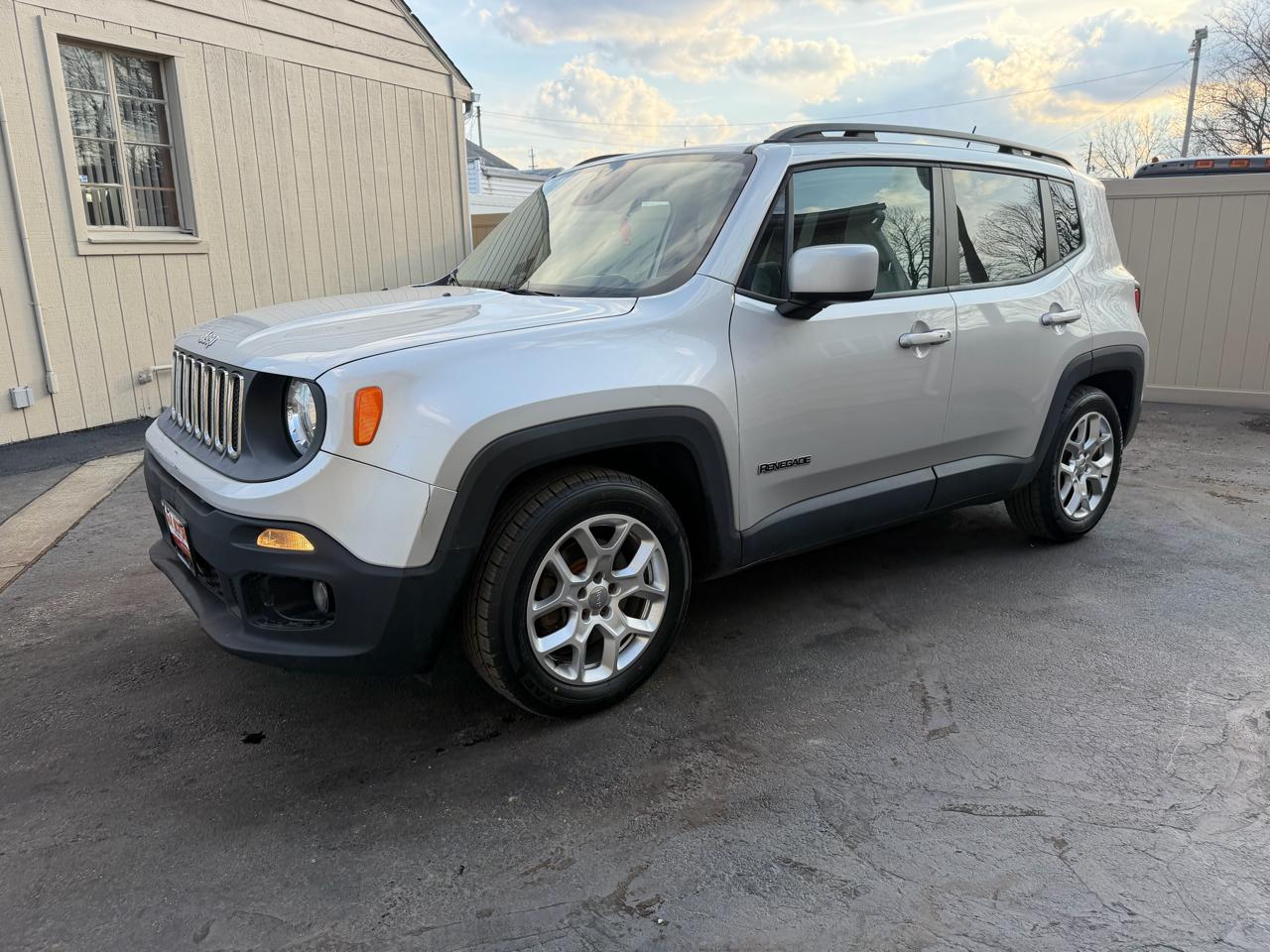 Jeep Renegade Latitude 4D SUV FWD 2015