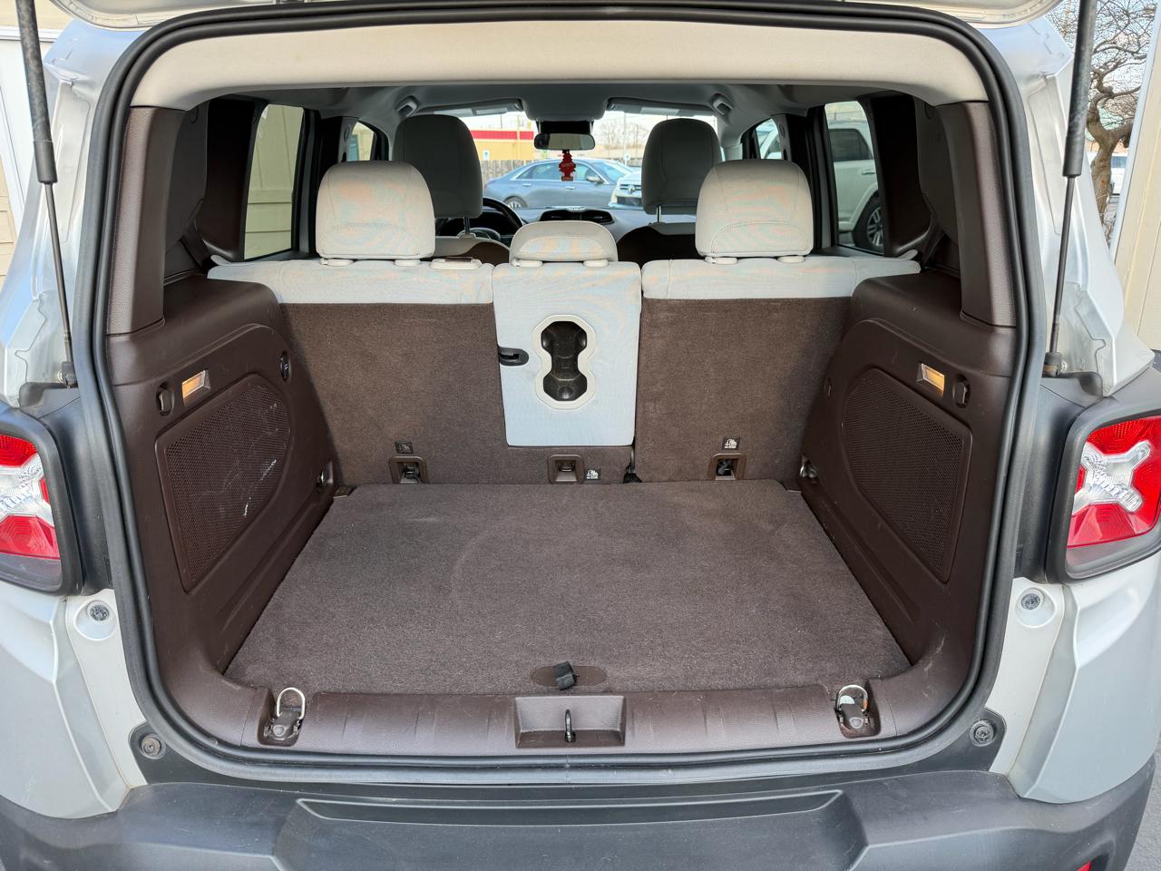 Jeep Renegade Latitude 4D SUV FWD 2015