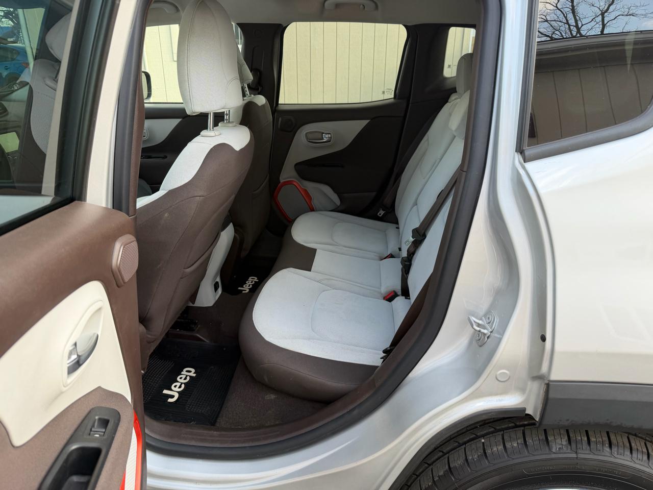 Jeep Renegade Latitude 4D SUV FWD 2015