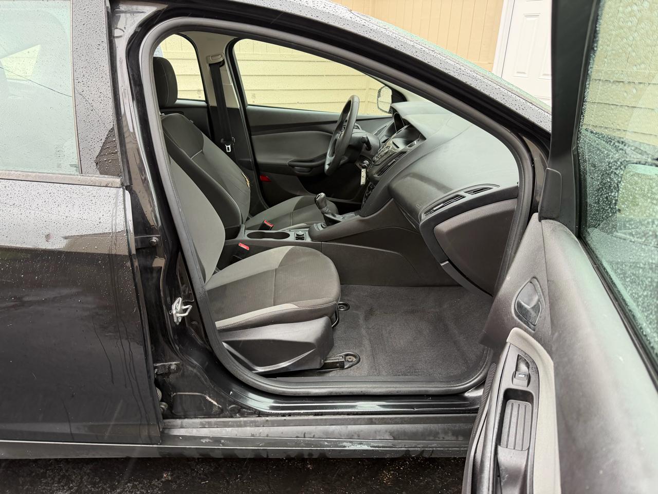 Ford Focus S Sedan 2013