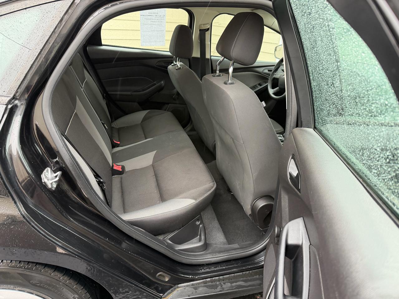 Ford Focus S Sedan 2013