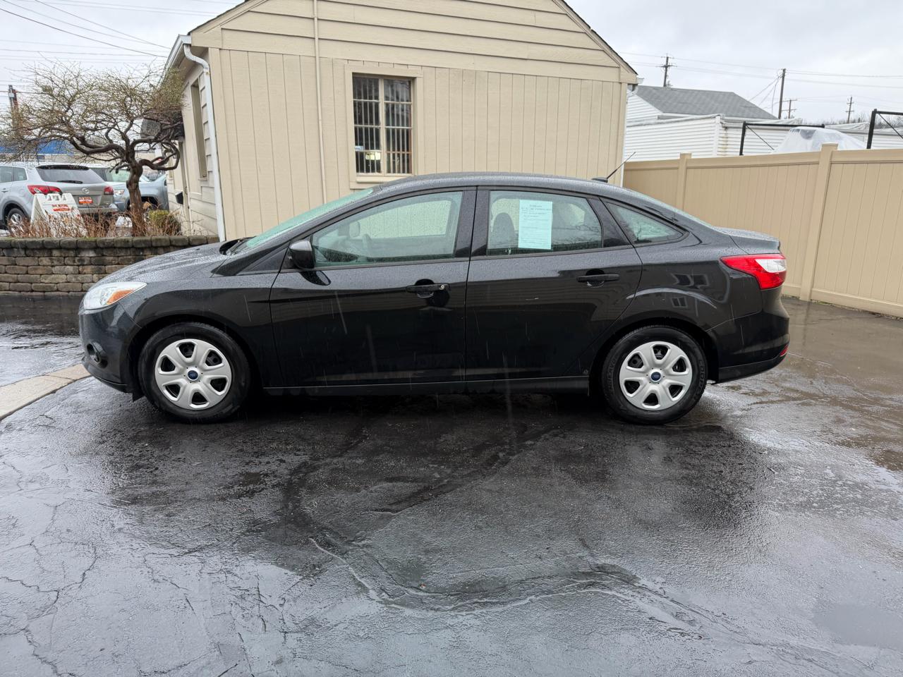 Ford Focus S Sedan 2013