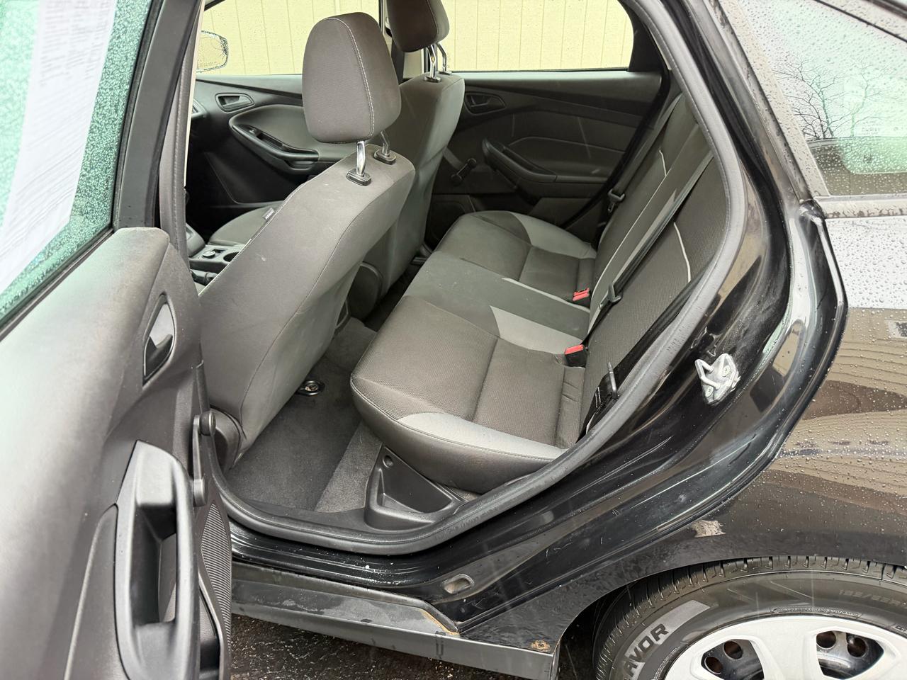 Ford Focus S Sedan 2013