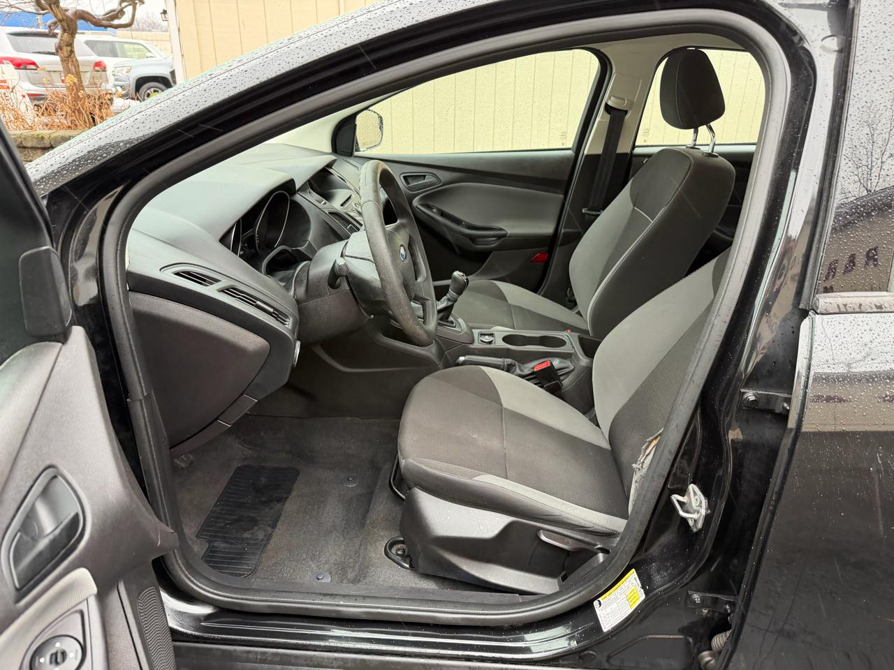 Ford Focus S Sedan 2013