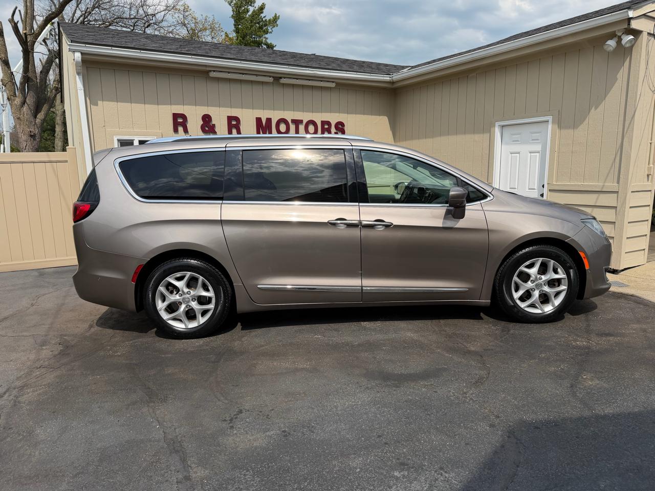 Chrysler Pacifica Touring-L Plus 2017