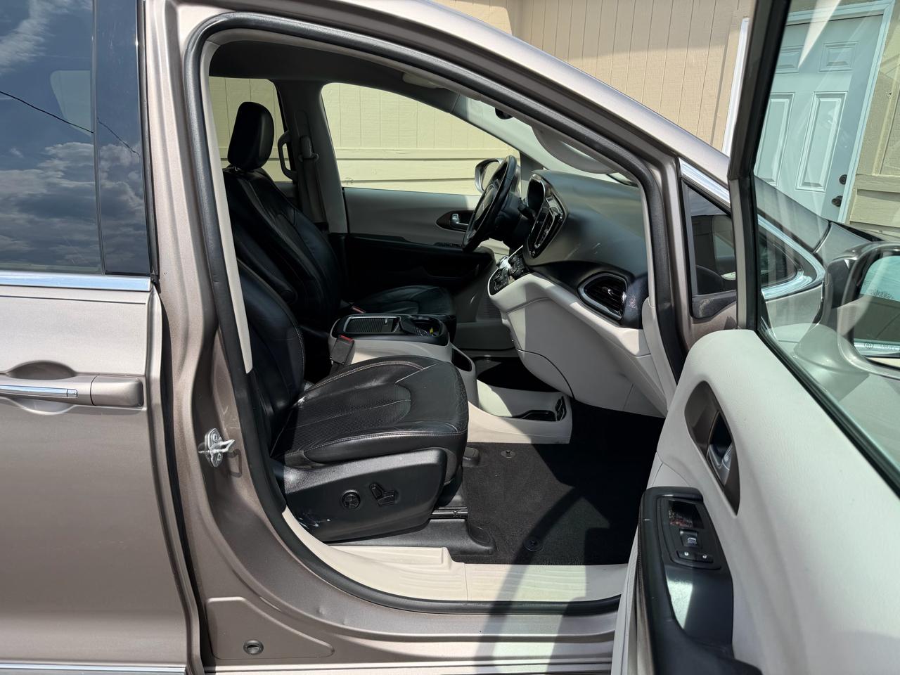 Chrysler Pacifica Touring-L Plus 2017