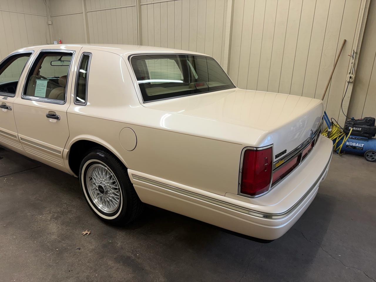 Lincoln Town Car Signature 1996