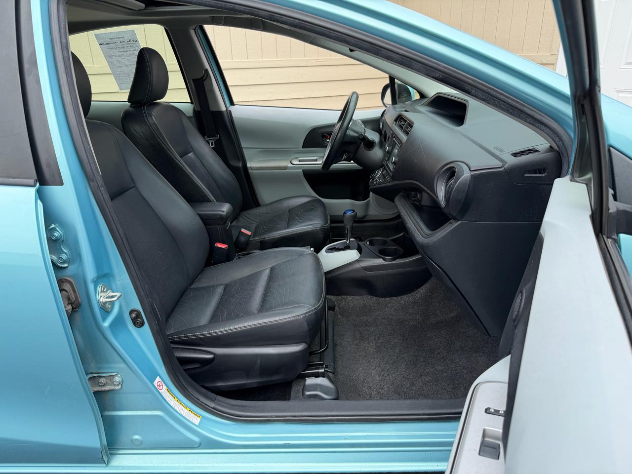 Toyota Prius c Four 2013
