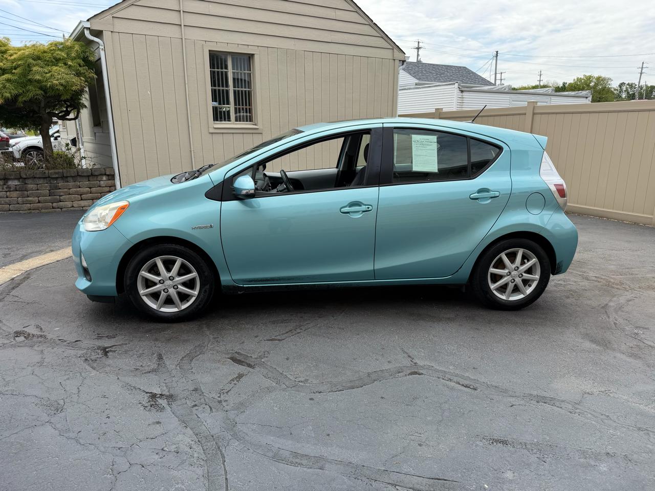 Toyota Prius c Four 2013