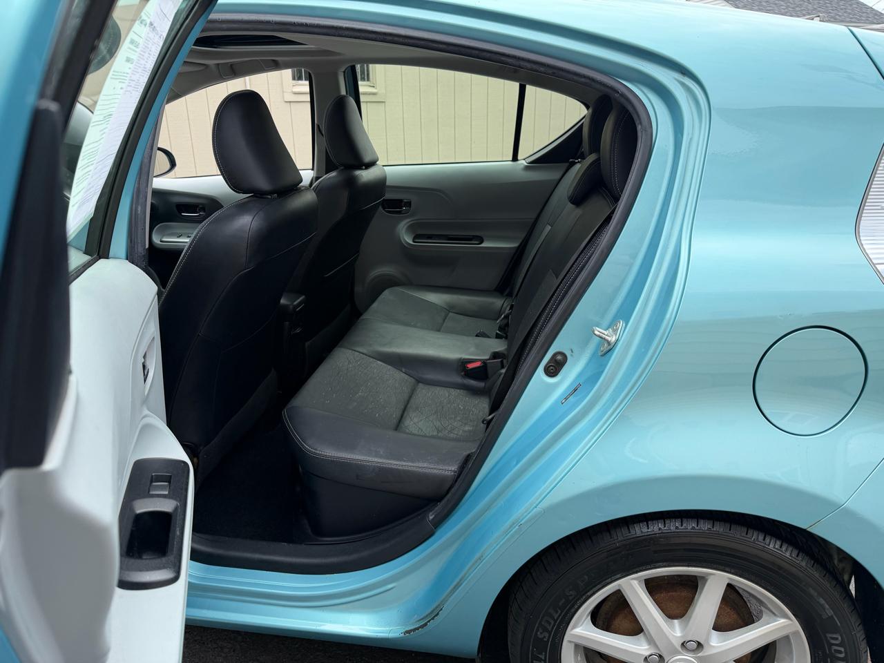 Toyota Prius c Four 2013