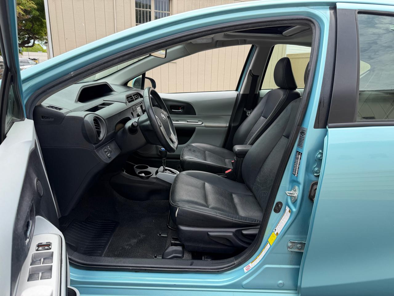 Toyota Prius c Four 2013