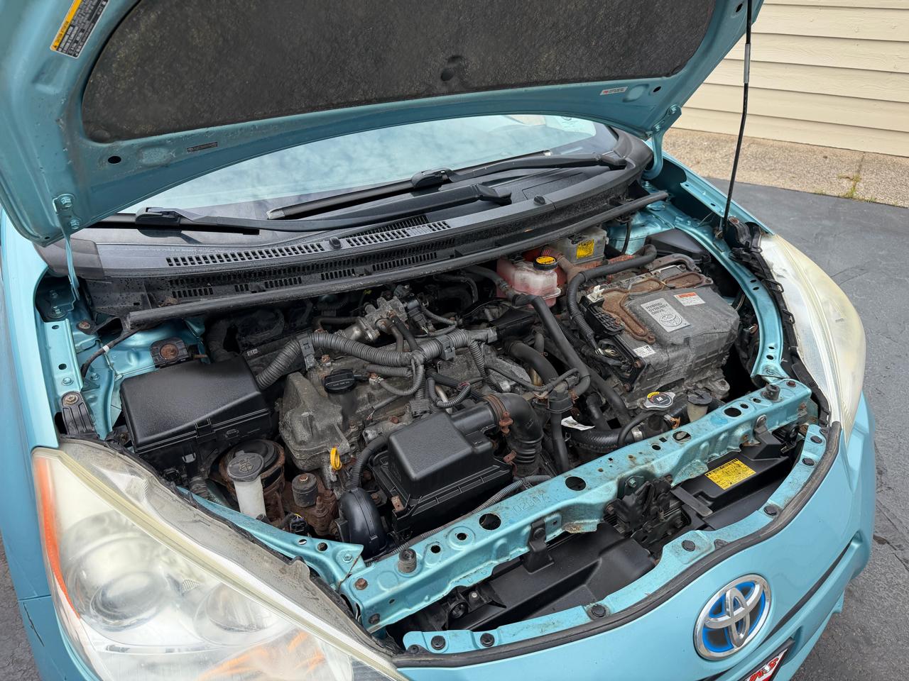Toyota Prius c Four 2013