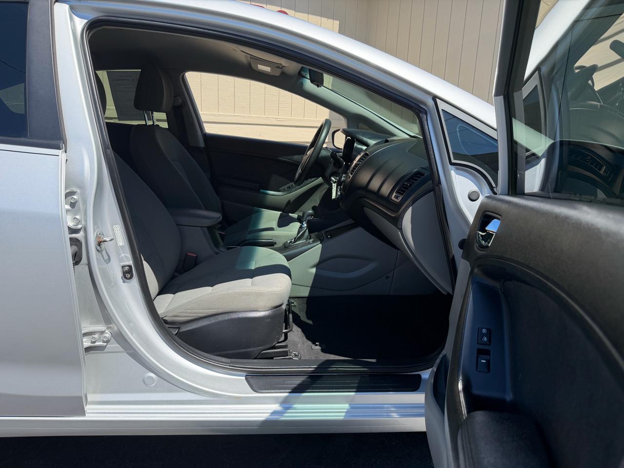 Kia Forte LX w/Popular Package 2016