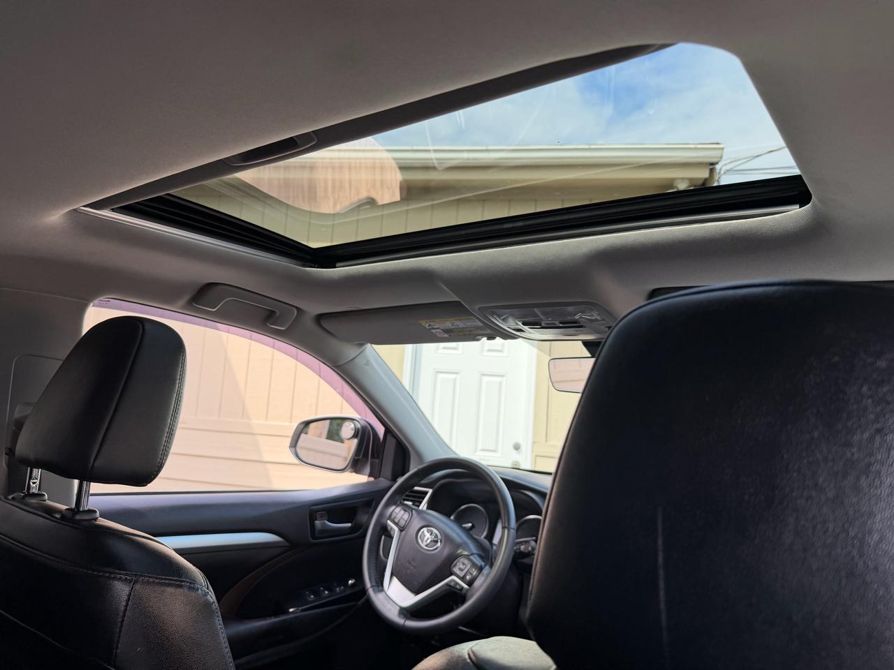Toyota Highlander XLE AWD V6 2019