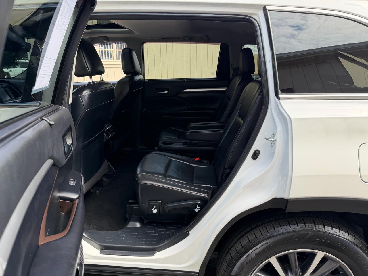 Toyota Highlander XLE AWD V6 2019
