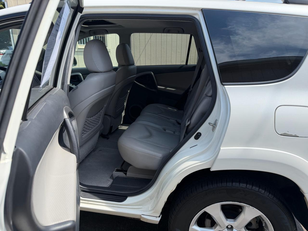 Toyota RAV4 Limited V6 4WD 2011
