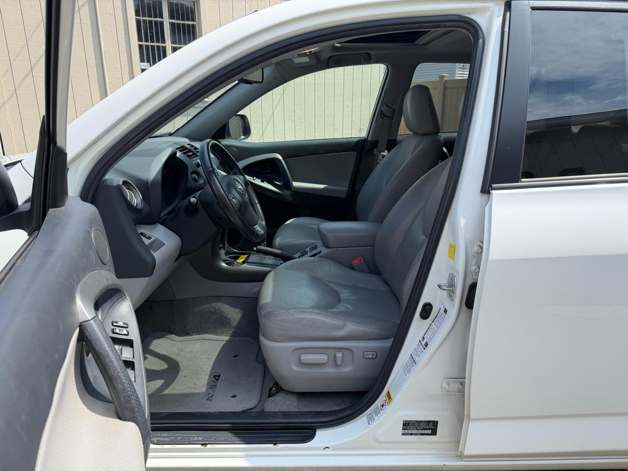 Toyota RAV4 Limited V6 4WD 2011