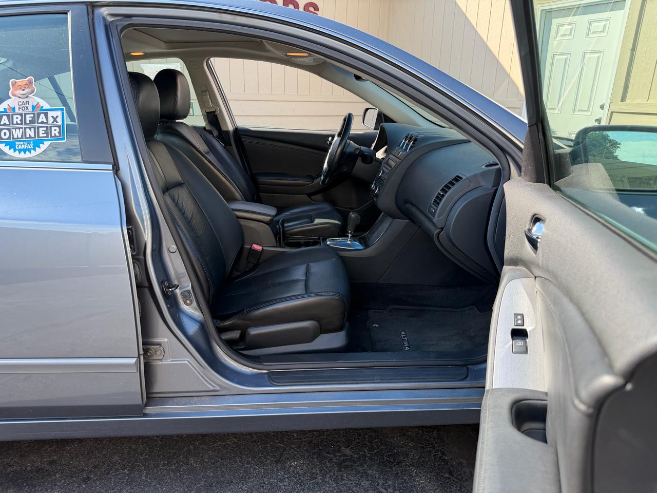 Nissan Altima SL 4D Sedan 2.5 2010