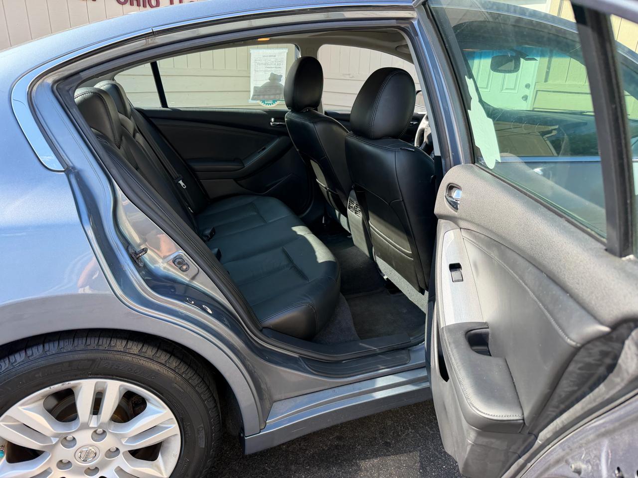 Nissan Altima SL 4D Sedan 2.5 2010