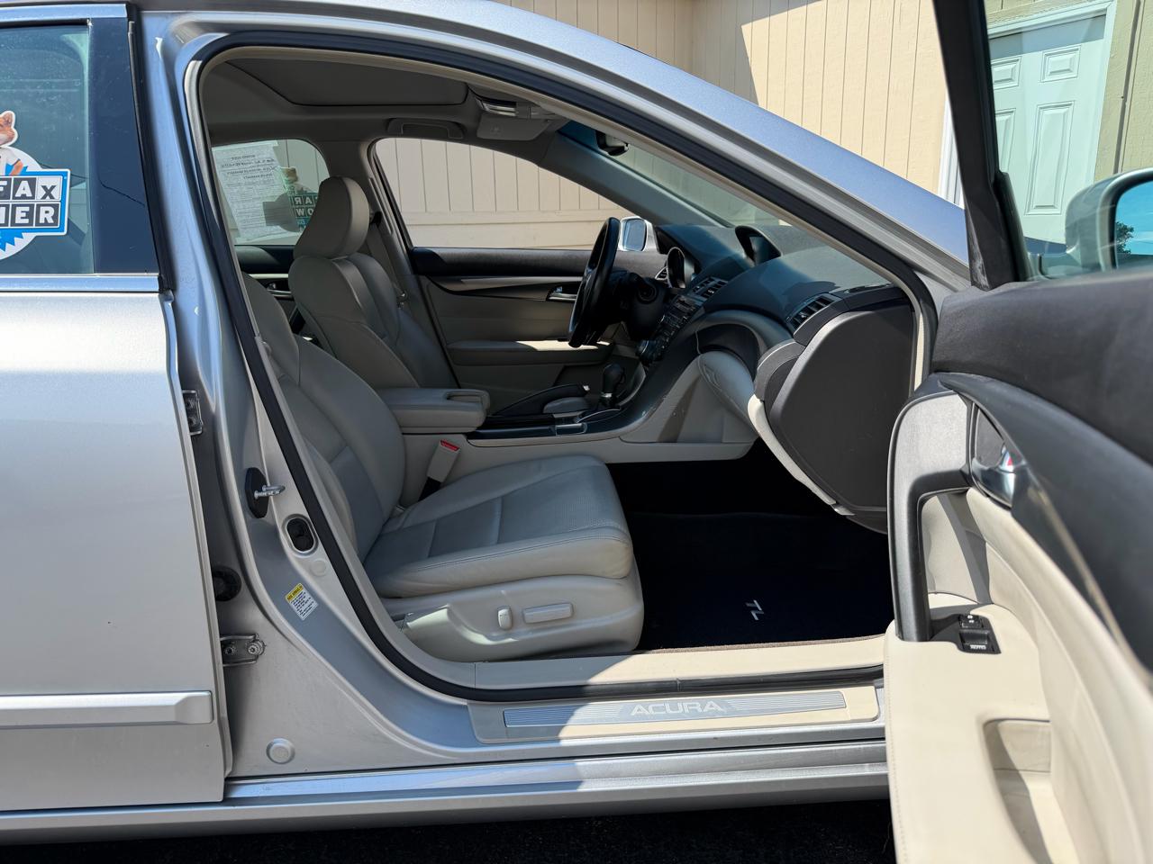 Acura TL 6-Speed AT with Tech Package and 18-In. WP 2012