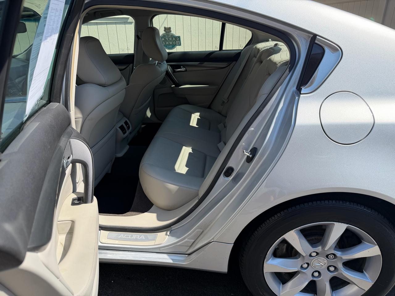 Acura TL 6-Speed AT with Tech Package and 18-In. WP 2012