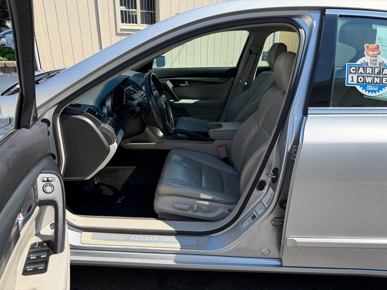 Acura TL 6-Speed AT with Tech Package and 18-In. WP 2012