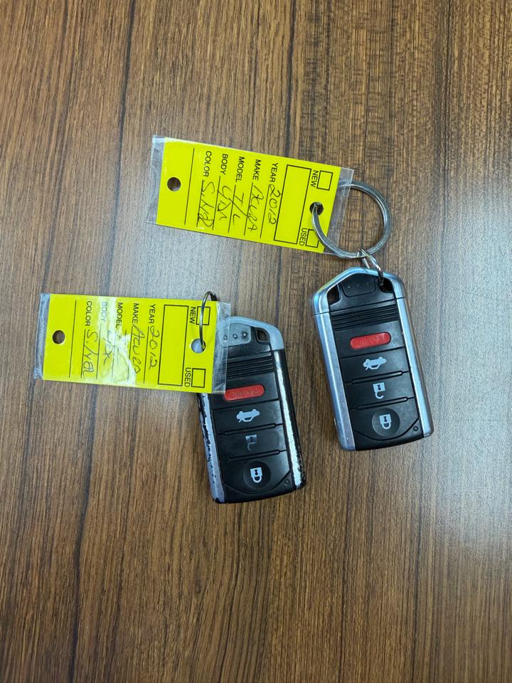 Acura TL 6-Speed AT with Tech Package and 18-In. WP 2012