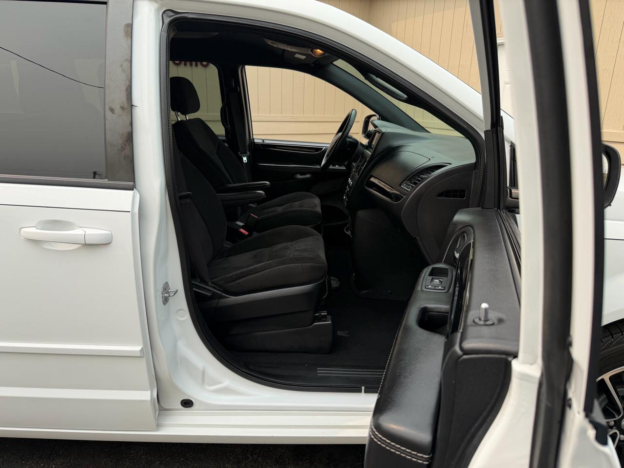 Dodge Grand Caravan SE 2017