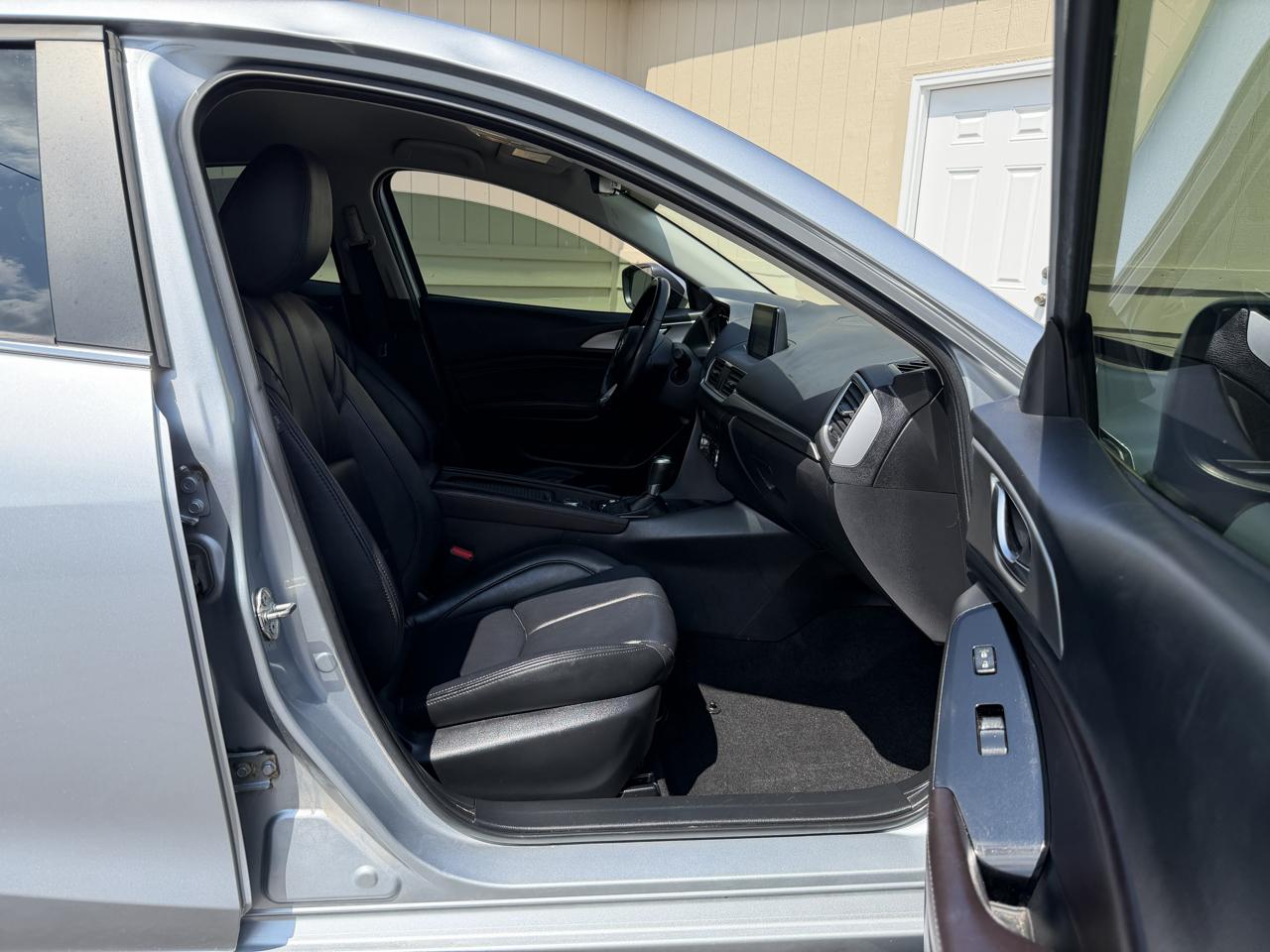Mazda MAZDA3 i Touring AT 5-Door 2017