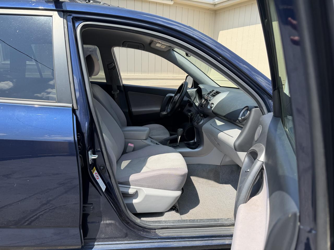 Toyota RAV4 FWD 4dr V6 (Natl) 2007