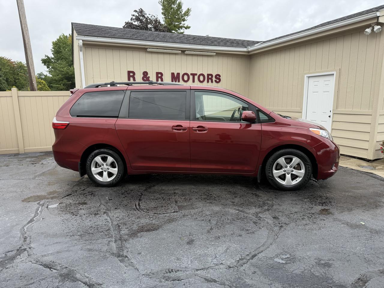 Toyota Sienna LE 8-Passenger 2017