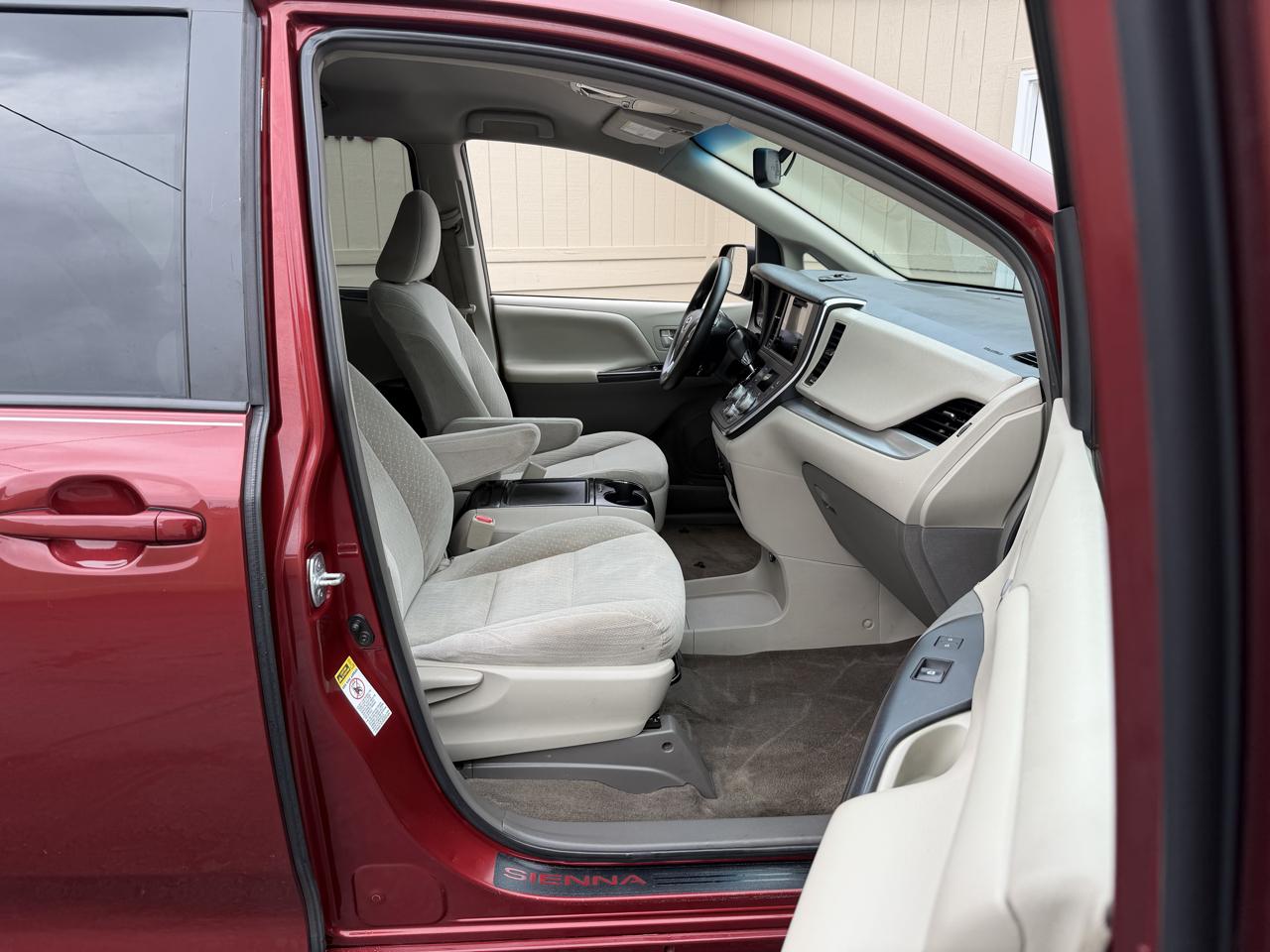 Toyota Sienna LE 8-Passenger 2017