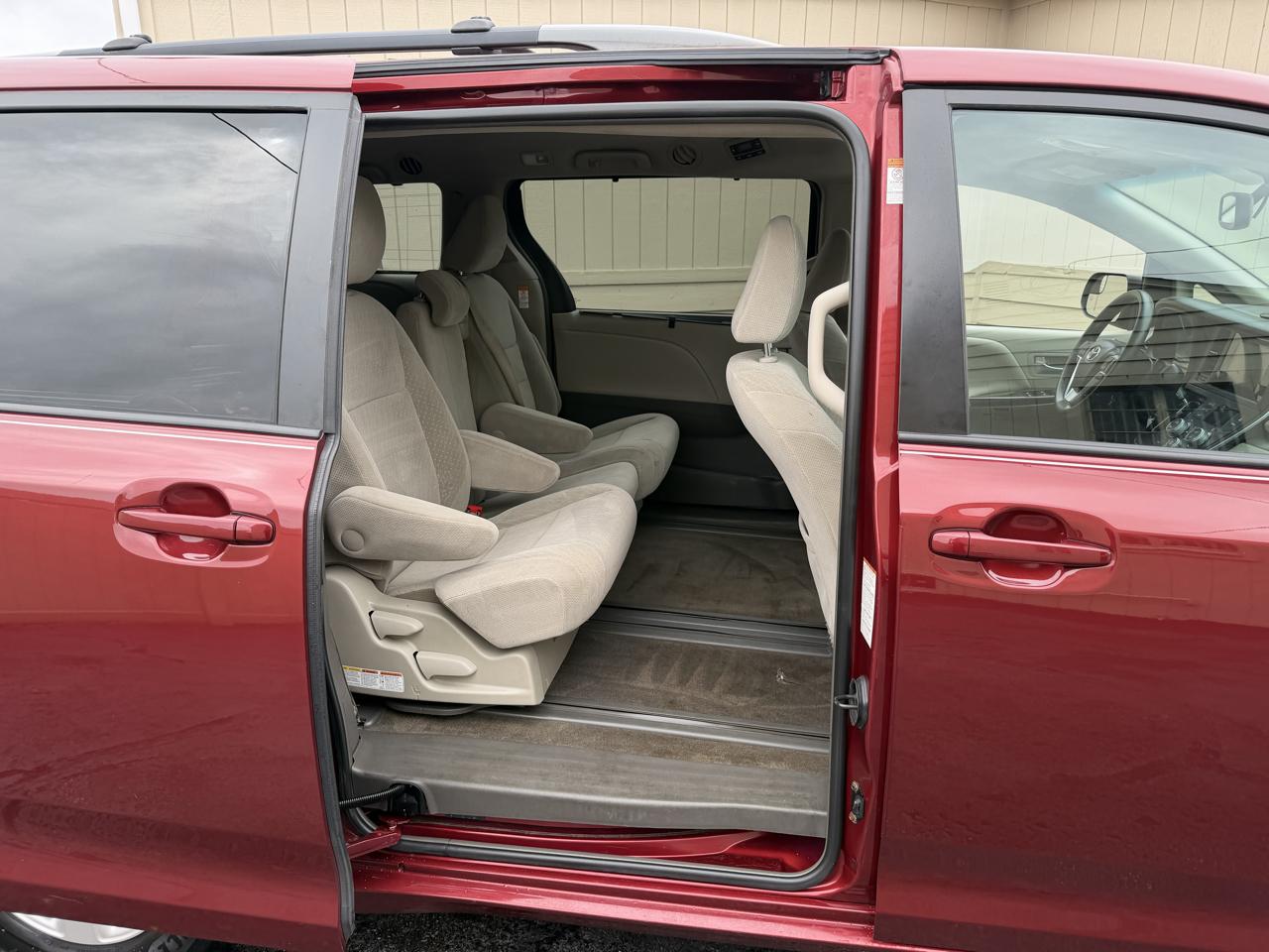 Toyota Sienna LE 8-Passenger 2017
