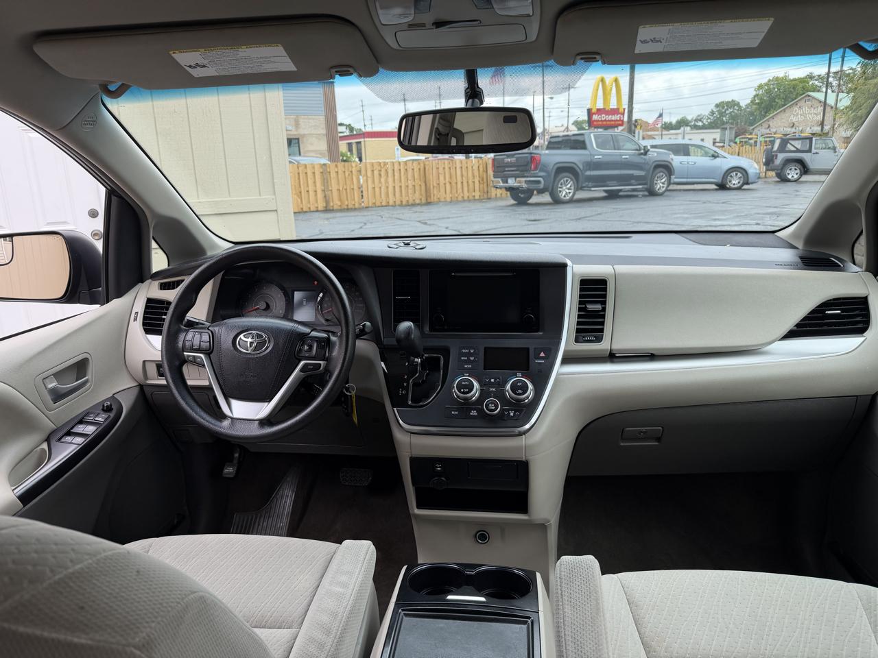 Toyota Sienna LE 8-Passenger 2017