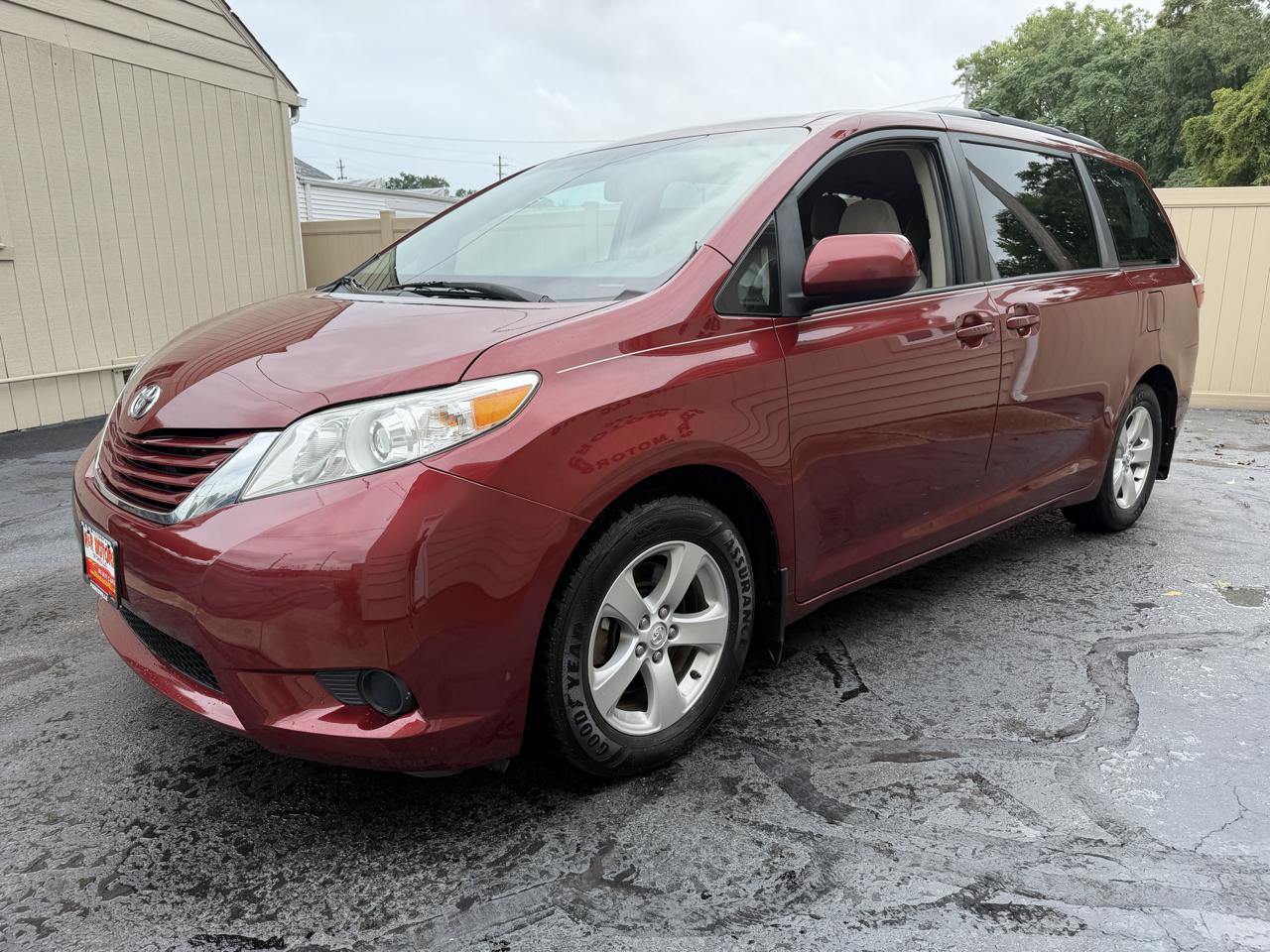 Toyota Sienna LE 8-Passenger 2017