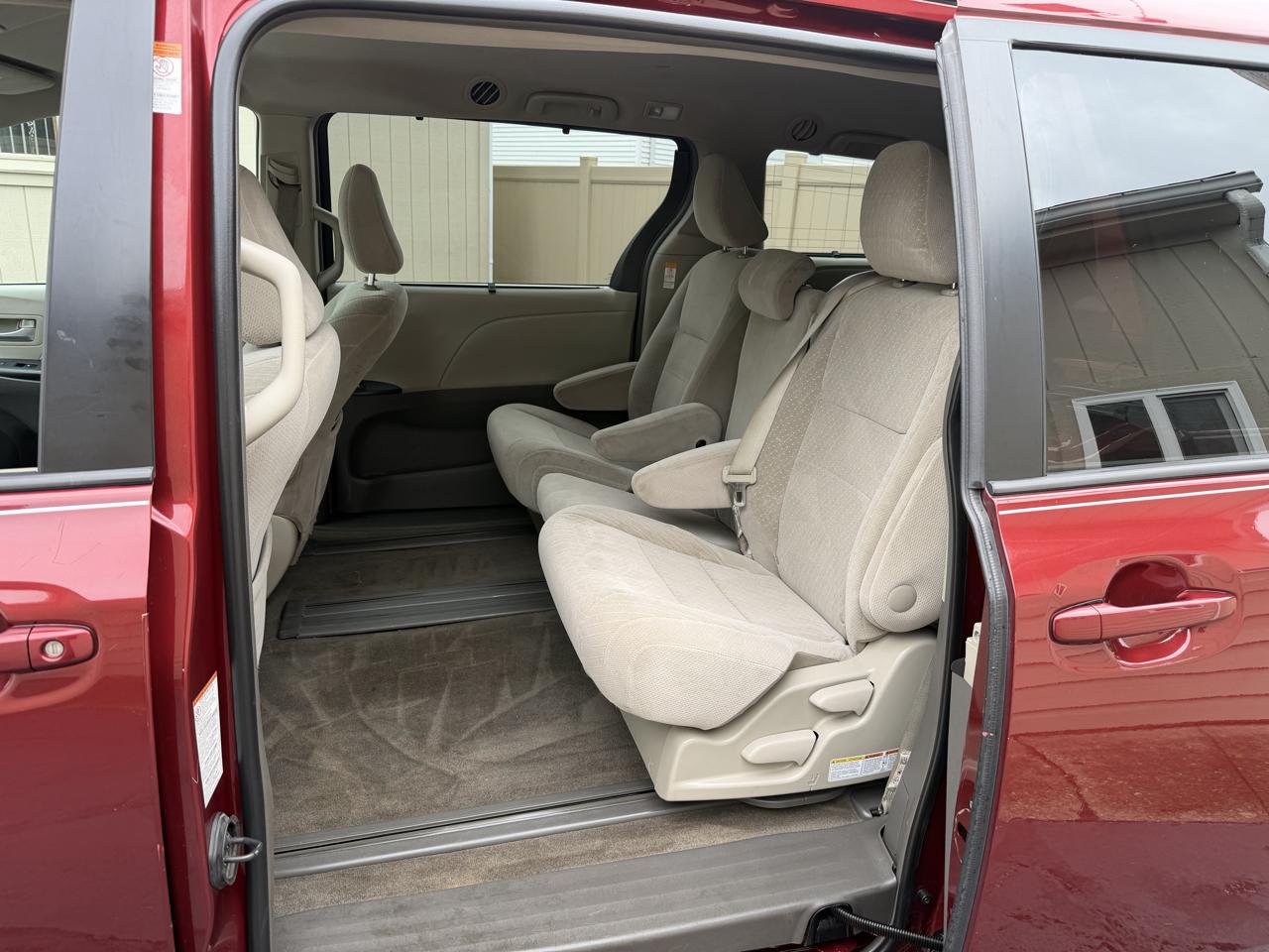 Toyota Sienna LE 8-Passenger 2017