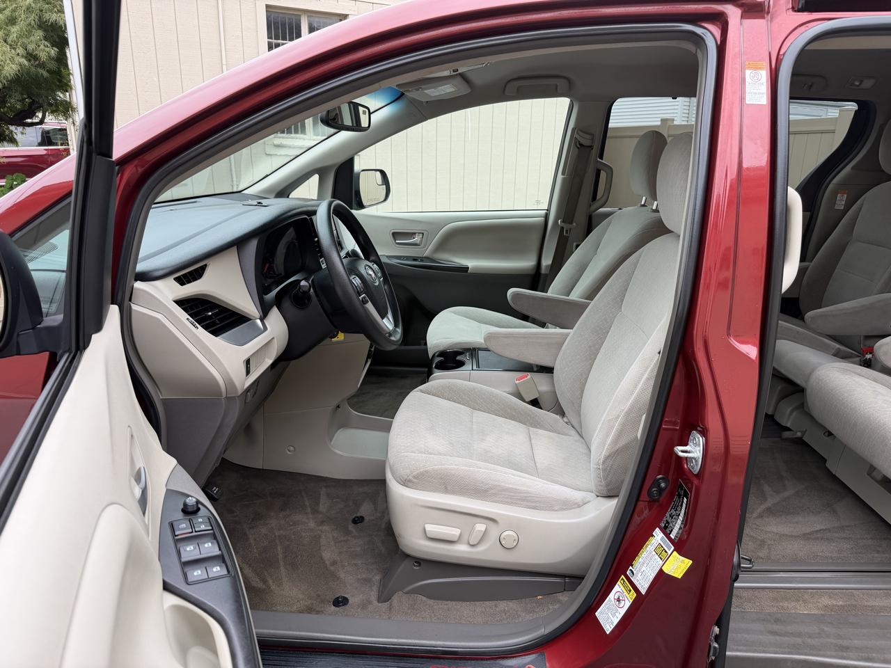 Toyota Sienna LE 8-Passenger 2017