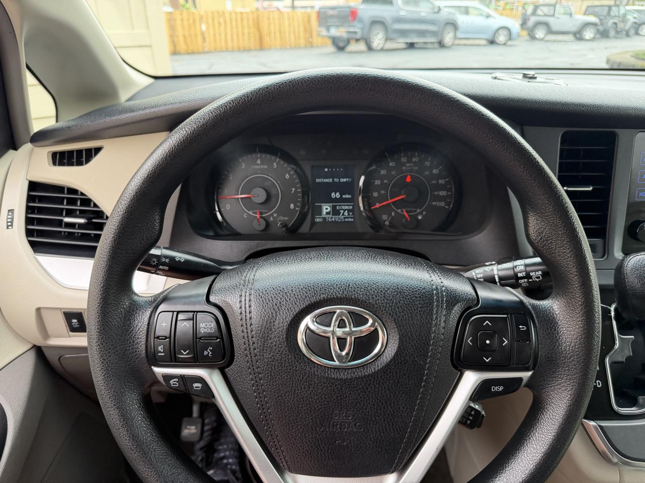 Toyota Sienna LE 8-Passenger 2017