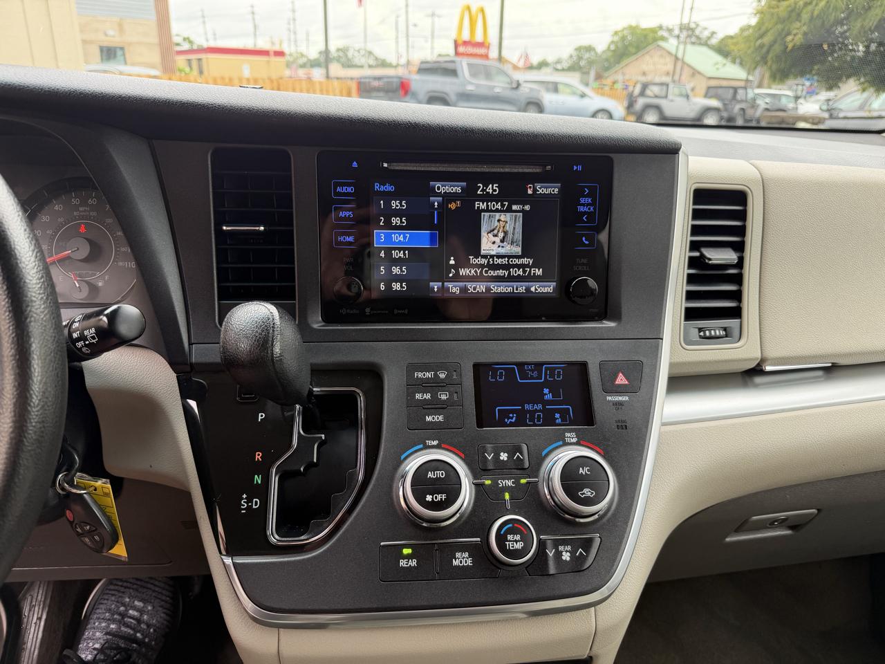 Toyota Sienna LE 8-Passenger 2017