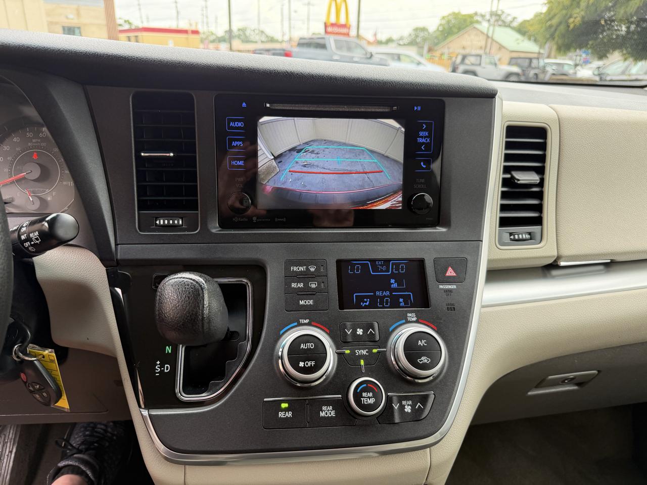 Toyota Sienna LE 8-Passenger 2017