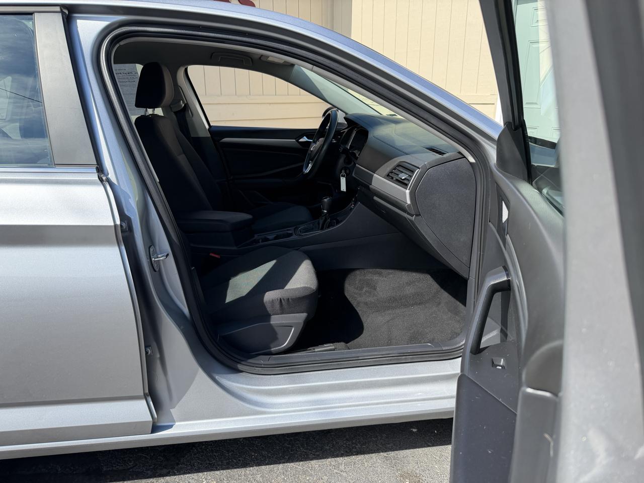 Volkswagen Jetta 1.4T S 6M 2019