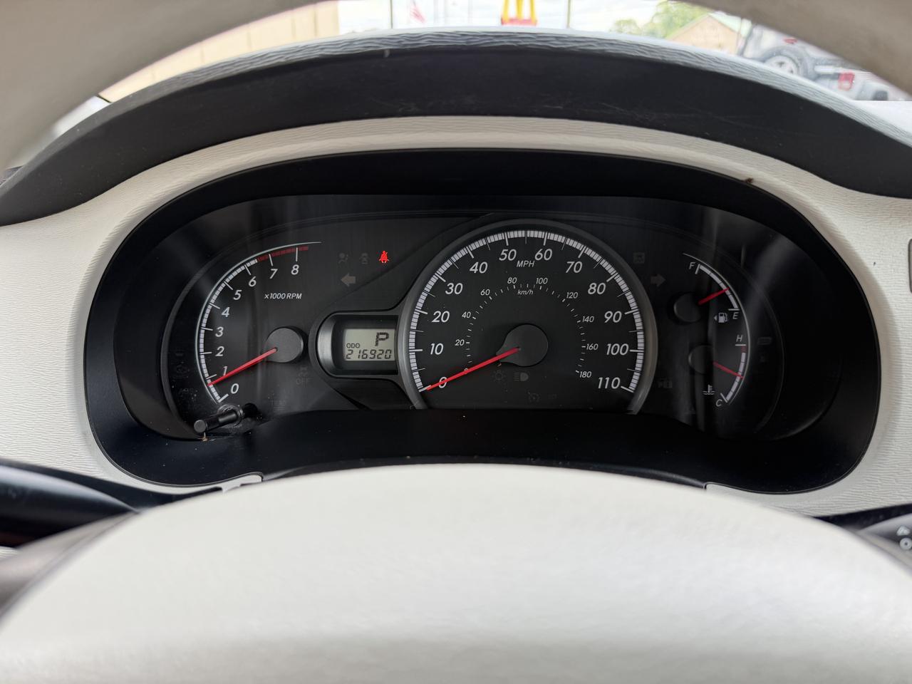 Toyota Sienna LE 8-Pass V6 2011