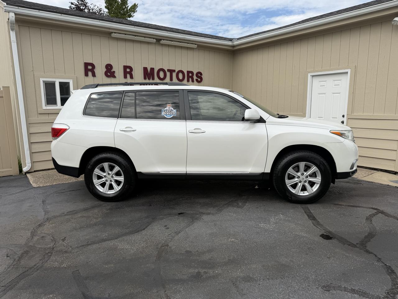 Toyota Highlander SE 4D SUV AWD 2011